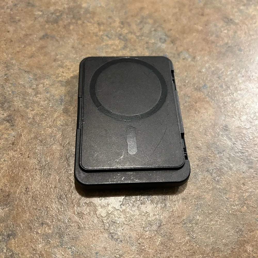 Pelican MagSafe Wallet - Picture 2 of 3
